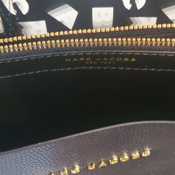 Marc jacob HOST PICK gorgeous largest tote new, gorgeous ๐ dust cover tagged - Picture 3 of 13